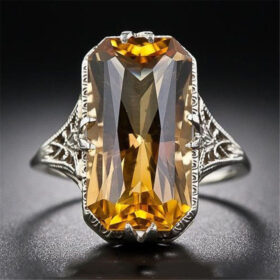 Bague en citrine gravée et ajourée