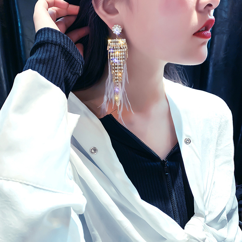 Boucles d'oreilles en plaqué or avec plumes – Image 2