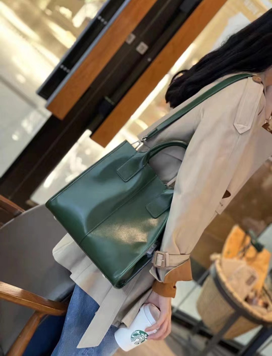 Sac à bandoulière pour femme en cuir tanné végétal, bandoulière simple, large sangle, ruban, vertical, carré – Image 3